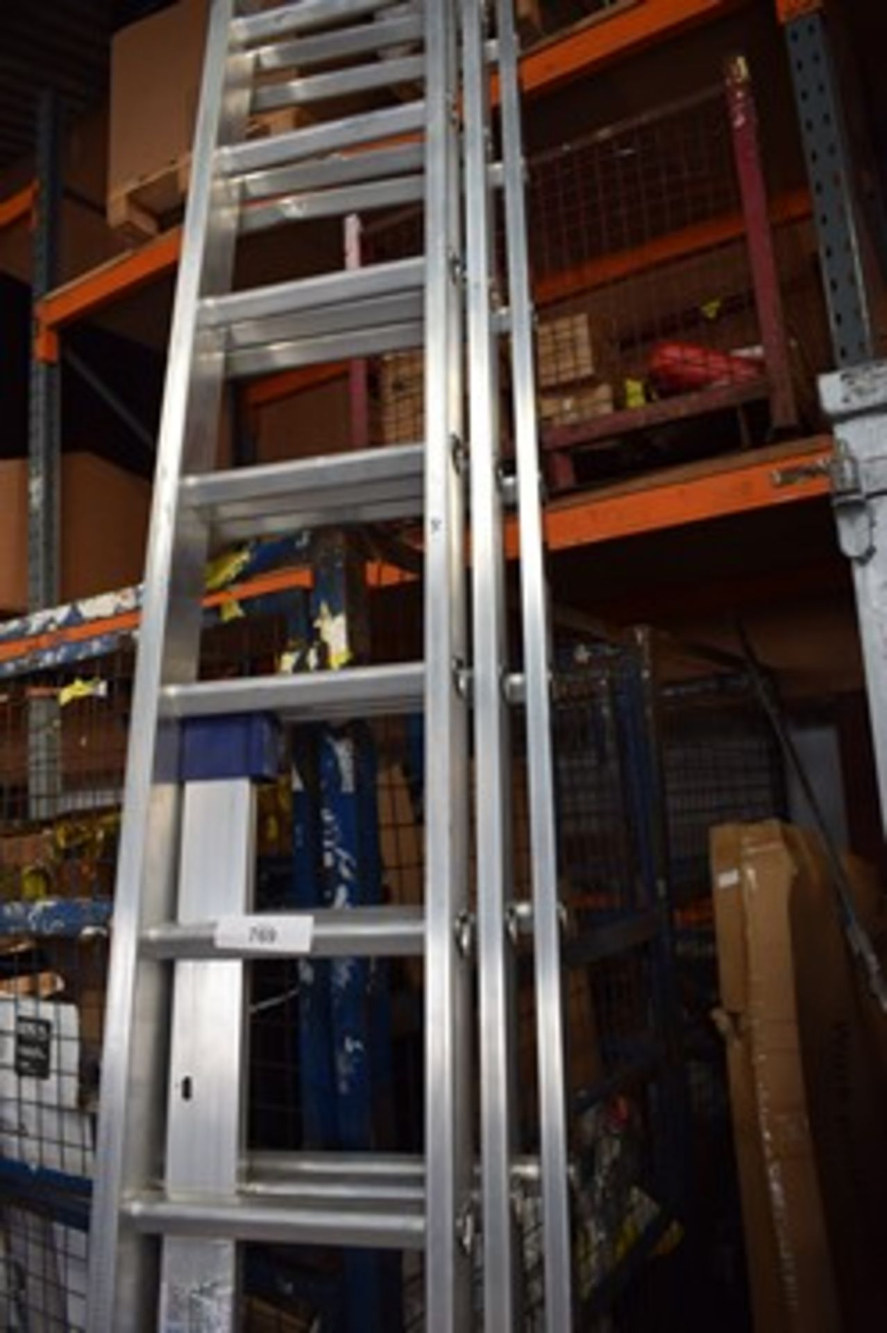 1 x TB Davies triple extending ladder (11 rung x 3 section) - New (SW) - Image 2 of 2