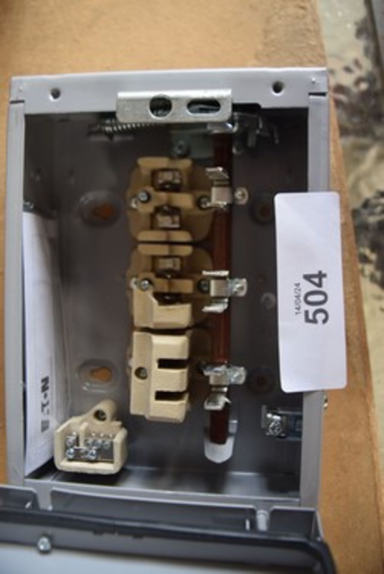 2 x Eaton Exel switch disconnectors, item no: 30AXTN2, Note: some ceramic insulators are broken - - Image 5 of 12