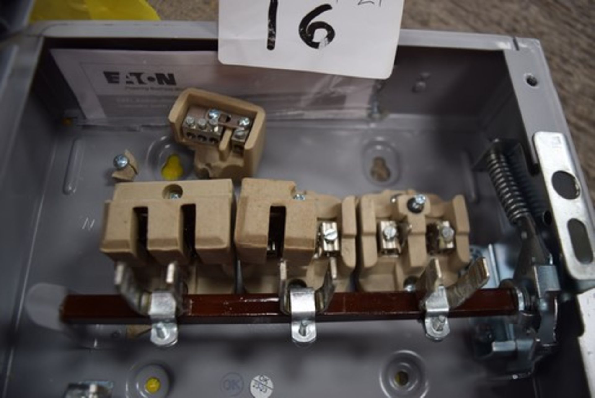 2 x Eaton Exel switch disconnectors, item no: 30AXTN2, Note: some ceramic insulators are broken - - Image 10 of 12