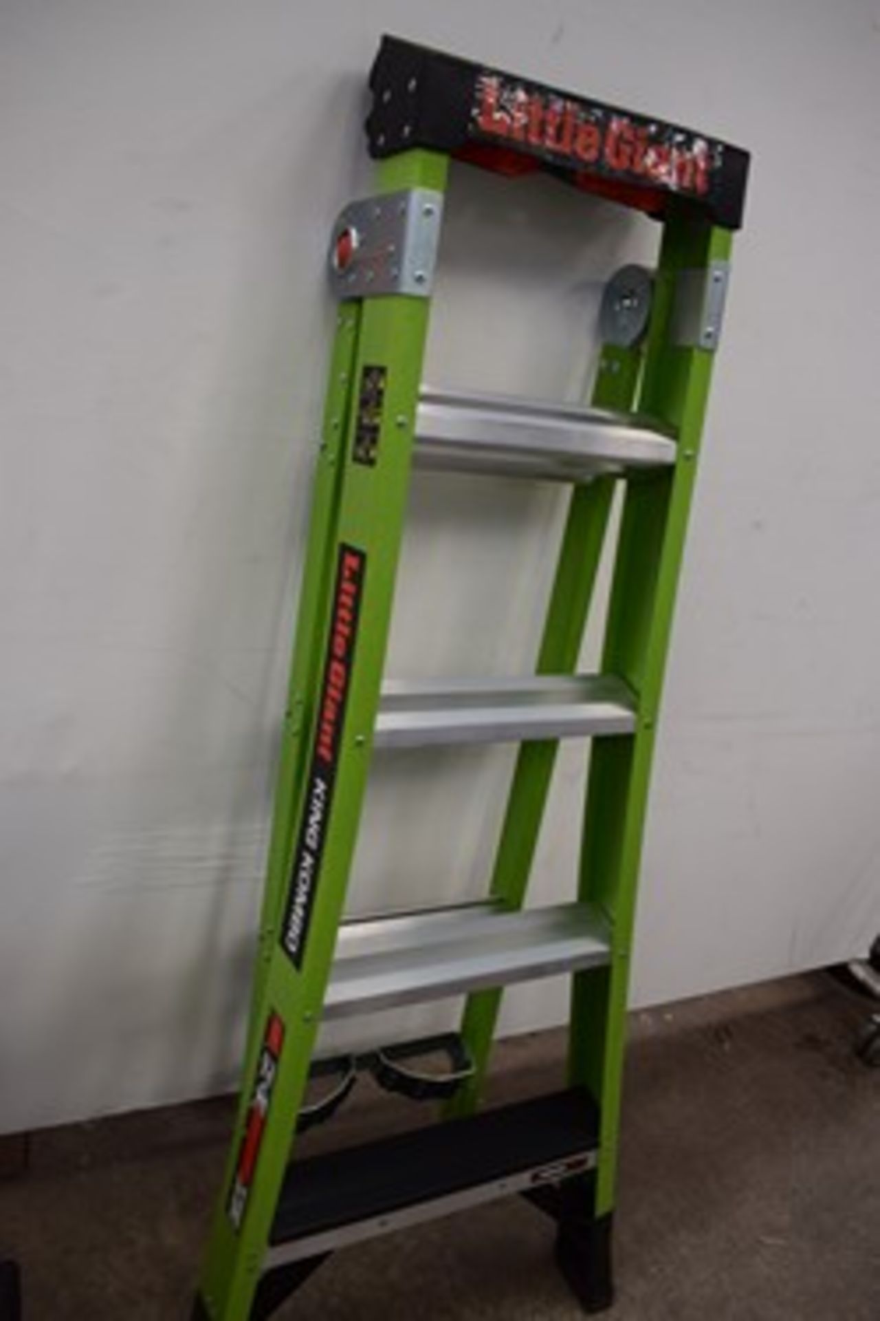 1 x Little Giant King Kombo industrial 5 tread fibreglass ladder, SKU:- 1303-205, EAN 506035691295