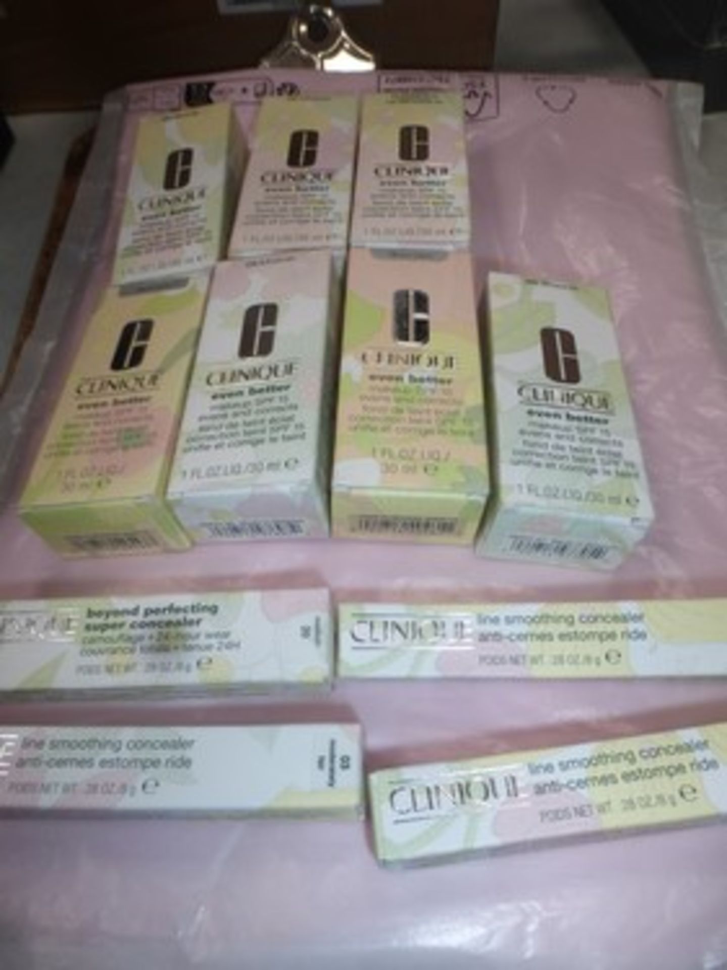 7 x 30ml bottles of Clinique even better foundation products, various shades and 4 x 8g Clinique