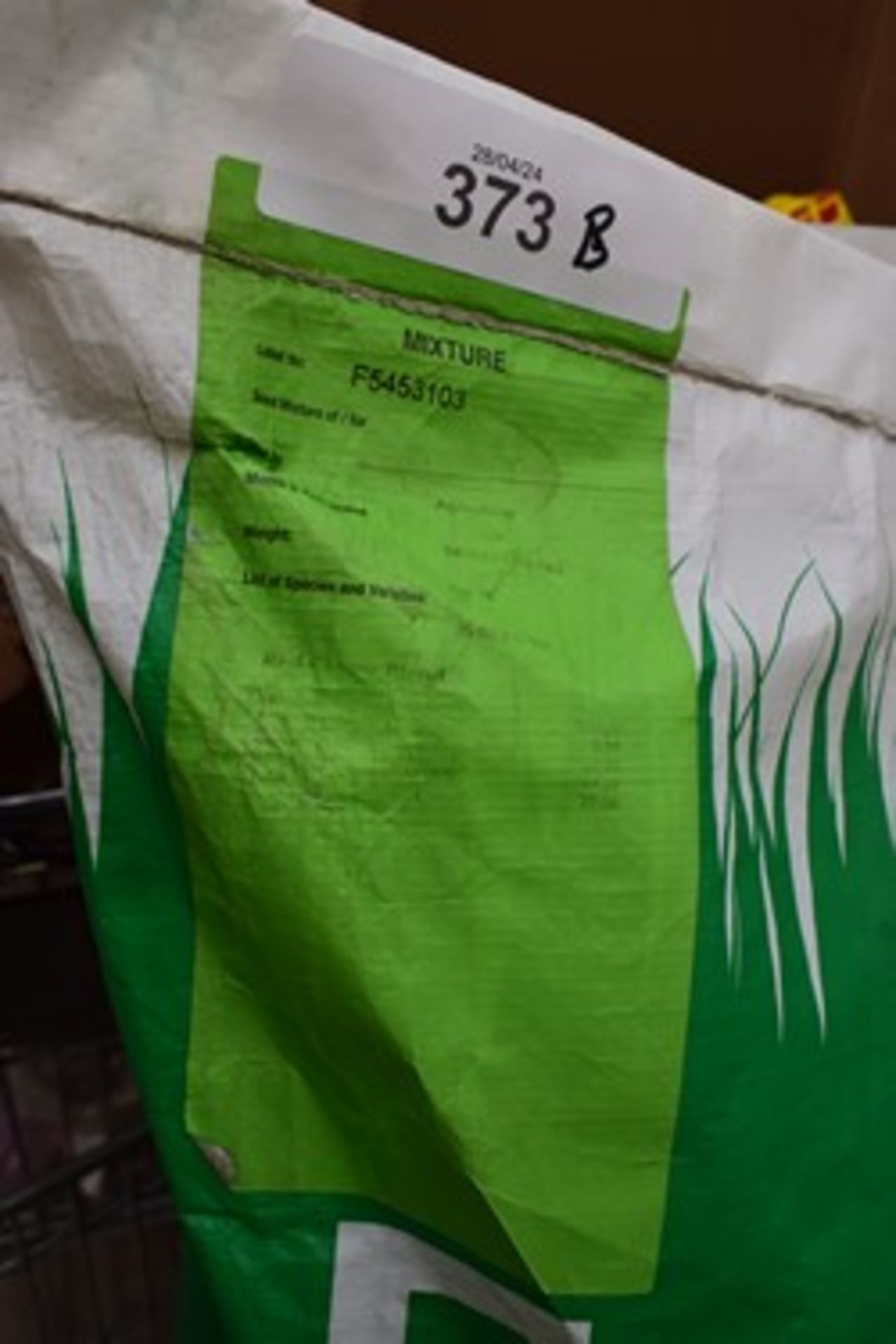 1 x 25kg sack of Forage agricultural seed mix and 2 x bag of Qualitats- Saatgut Leo seed (slight