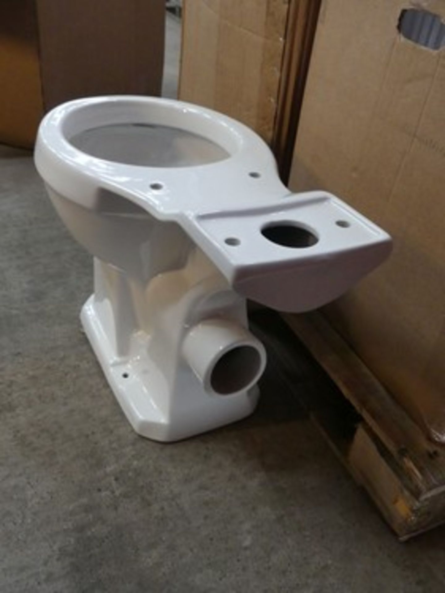 3 x unbranded floor standing toilets - new (TS) - Image 3 of 4