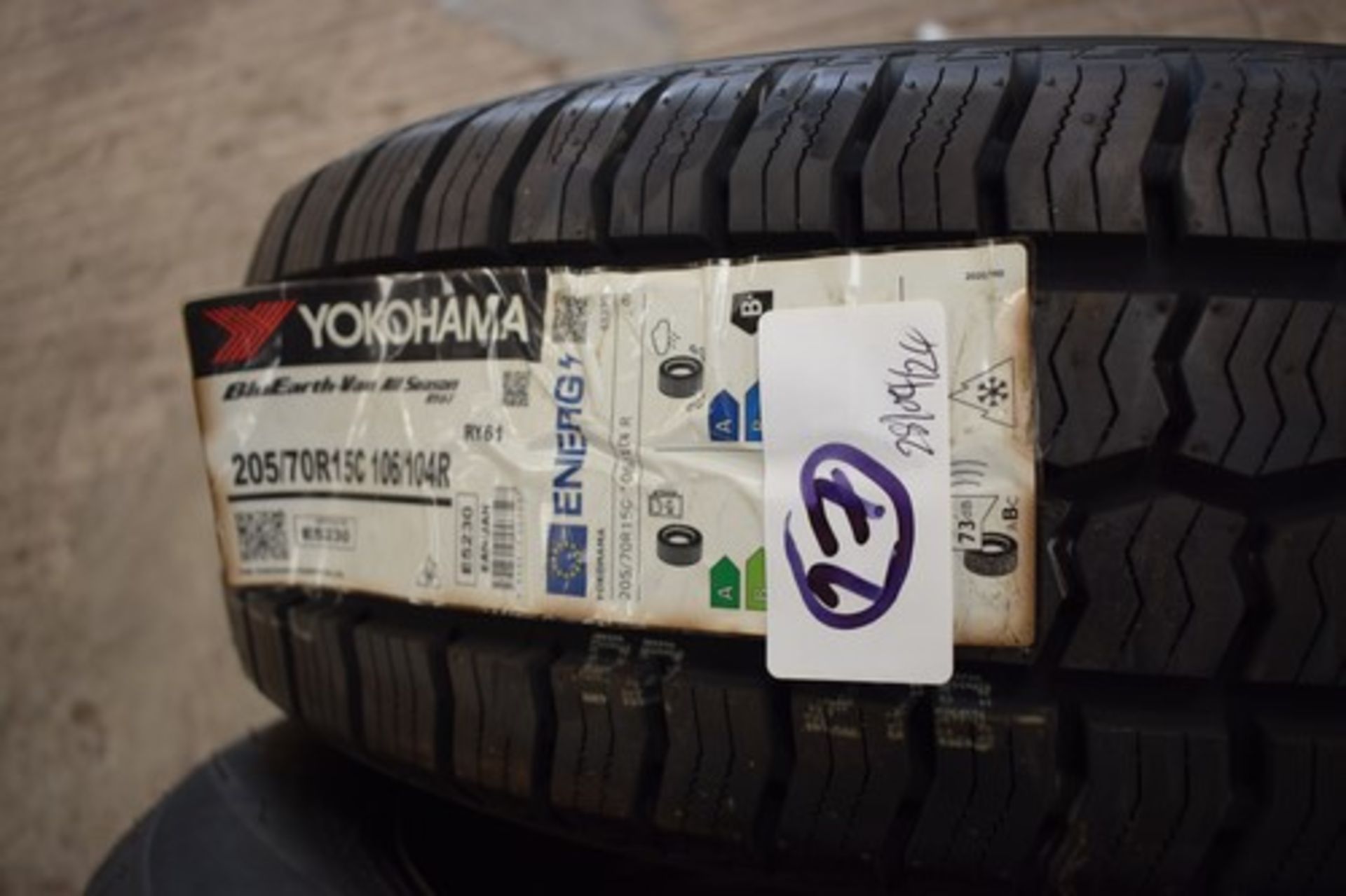 1 x Yokohama Bluearth Van all Season RY61 tyre, size 205/70R15C 106/104R - new with label (cage 3)(