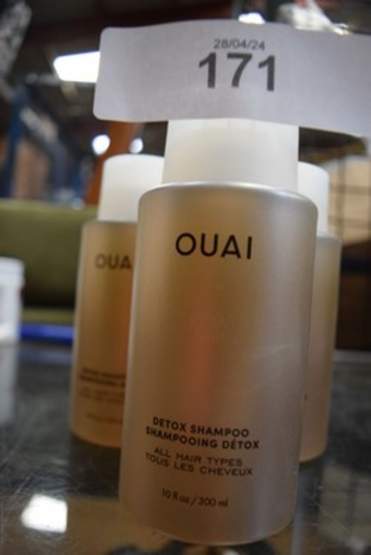 5 x 300ml bottles of Ouai detox shampoo - new (C6)
