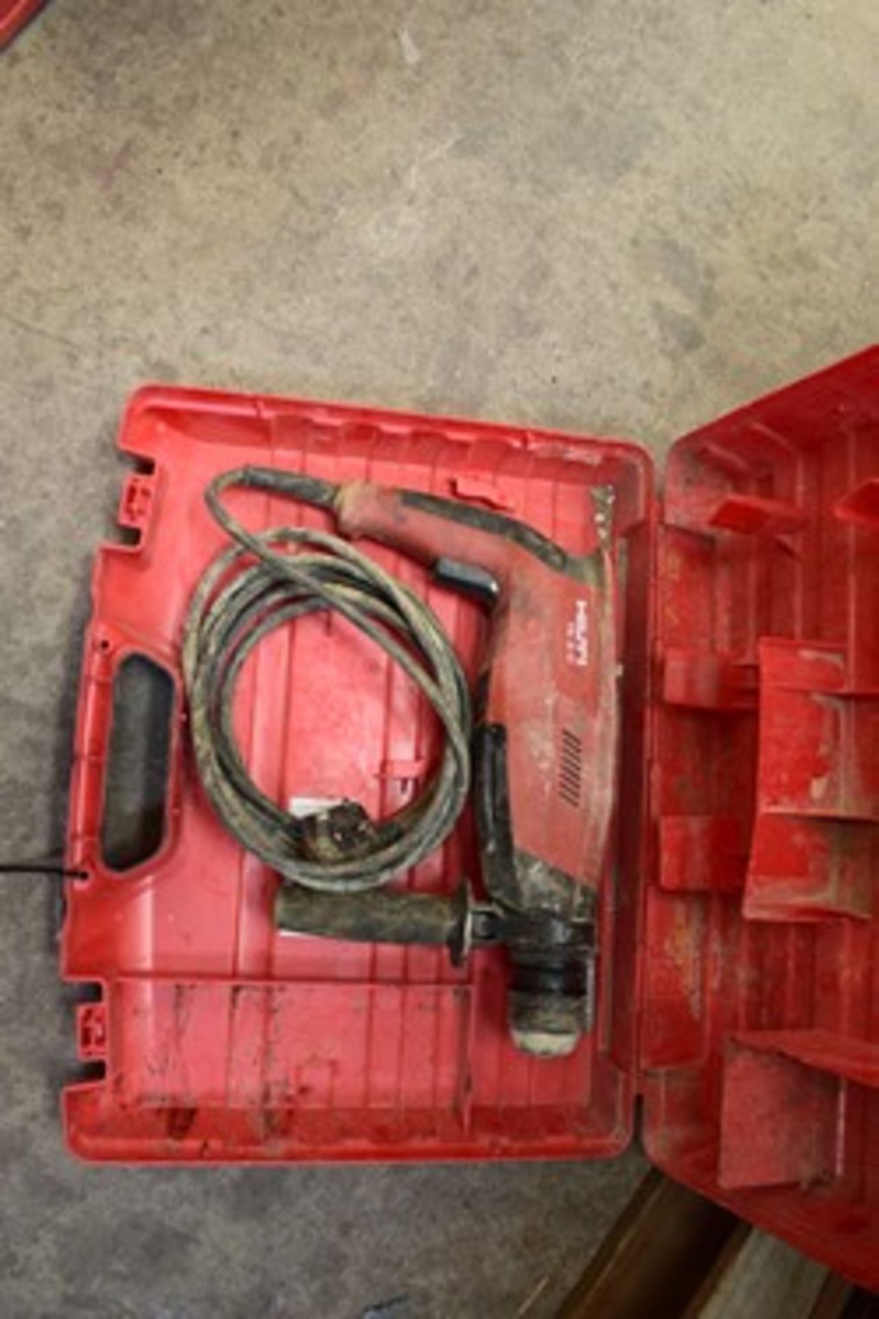 1 x Hilti TE 3C electric pistol drill, 240v 850w in original red carry case - second-hand (SW) - Image 2 of 2