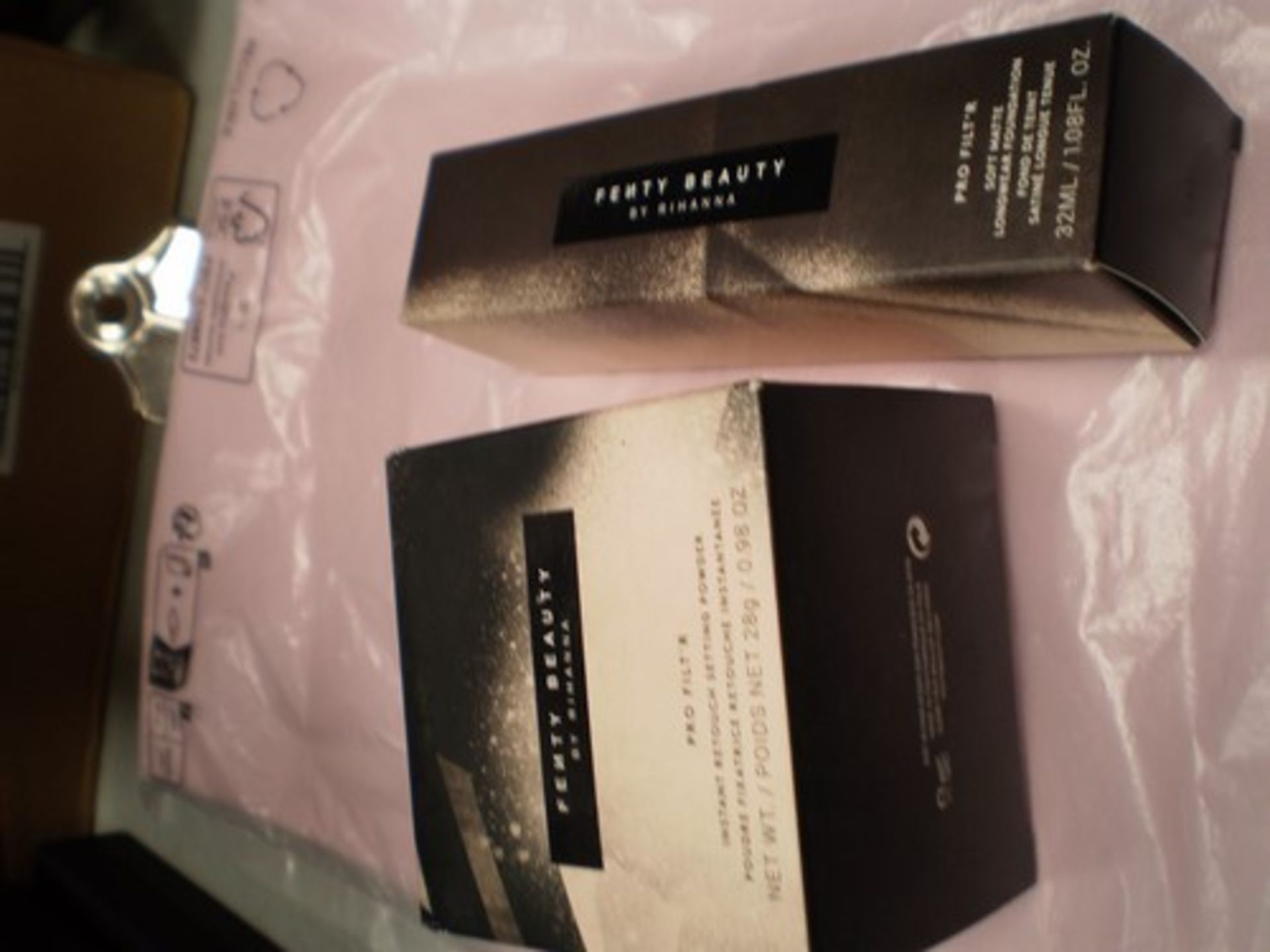 A quantity of cosmetic items, comprising 4 x items Clinique, 2 x items Fenty beauty and 12 x bottles - Image 2 of 3