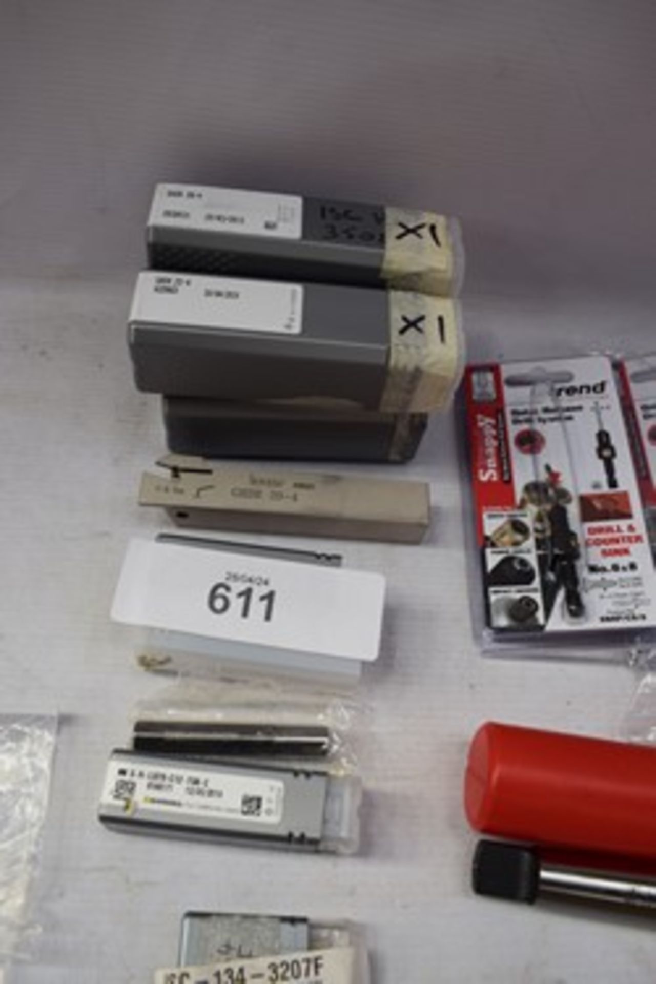 3 x Isenr tool holders, 89603 GHDR 20-4, 2 x Isner S.A L070-C12-T06-C, 3 x grip tool holders, code - Image 2 of 5
