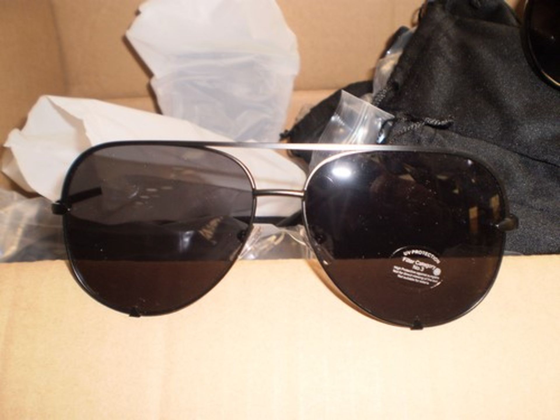 45 x pairs of unbranded sunglasses with UV protection, all with cloth glass bag - new (C9C) - Image 2 of 3