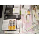 32 x Clinique cosmetic items including Clinique for men, lipsticks, foundation, concealer, etc.