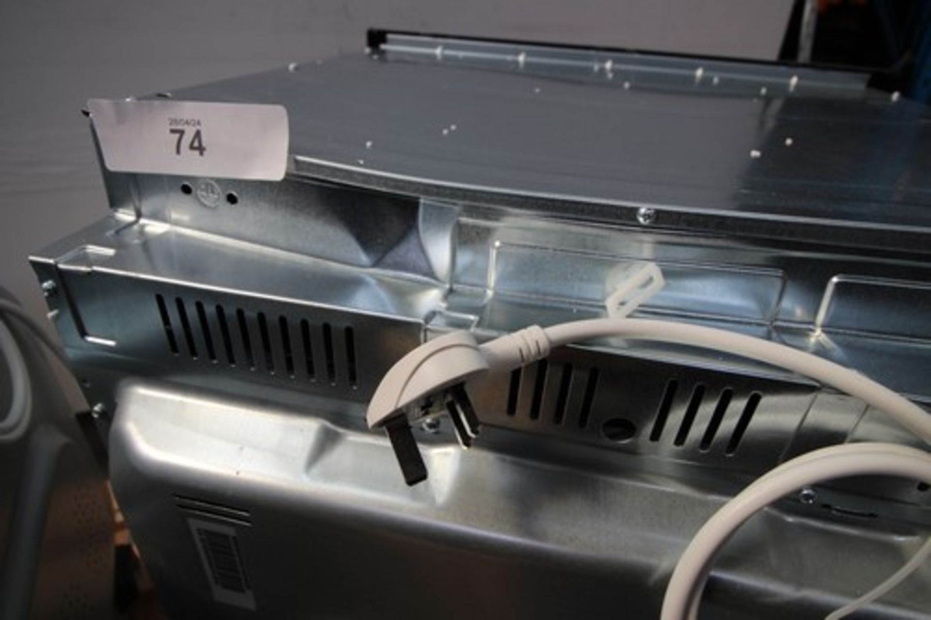 1 x Culina 65L single oven, black, model No: UB0652BK, dent on centre back panel - new (ES9) - Image 3 of 4