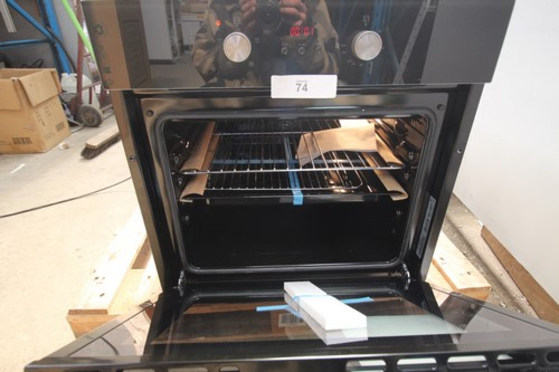 1 x Culina 65L single oven, black, model No: UB0652BK, dent on centre back panel - new (ES9) - Image 2 of 4
