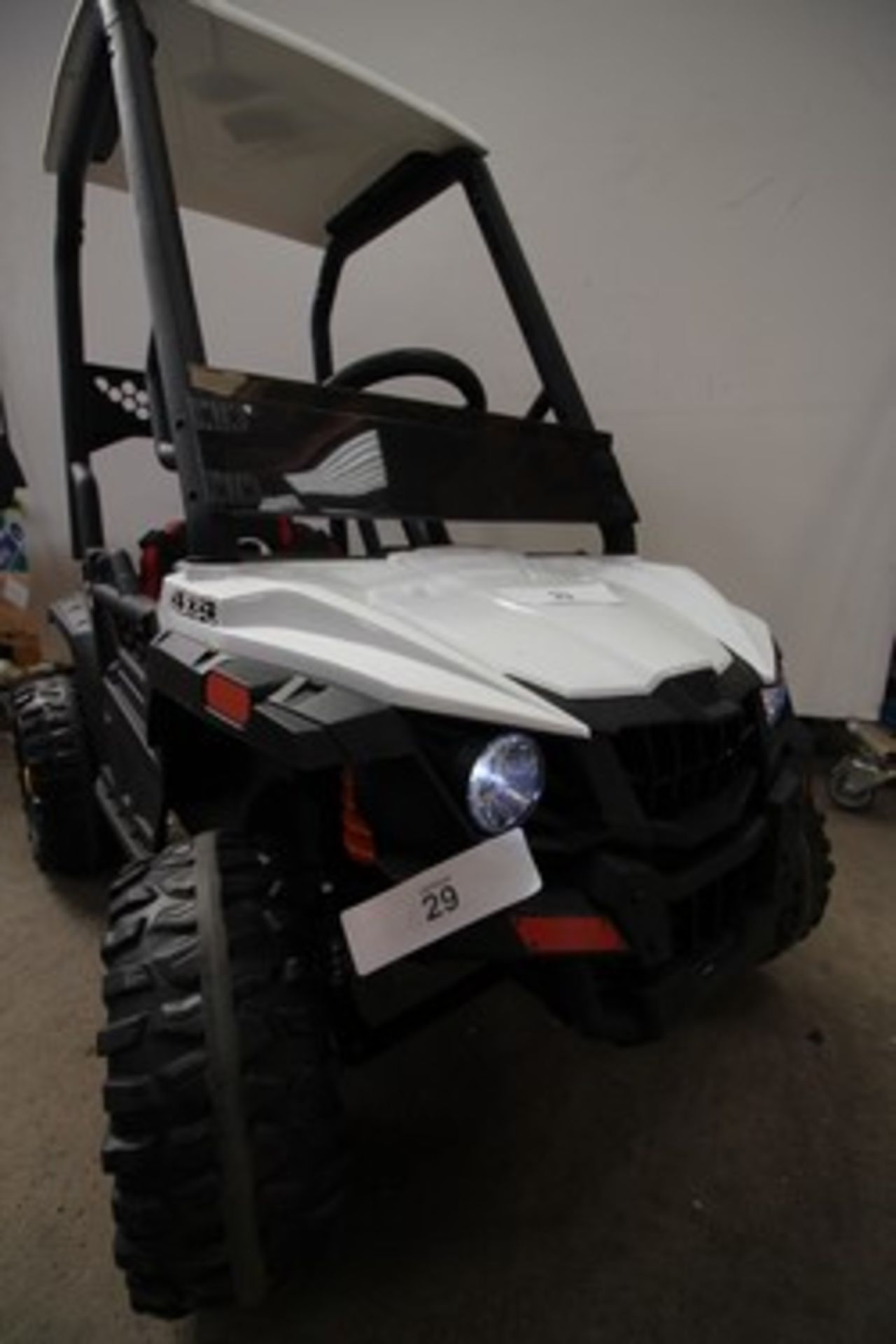 1 x 12v child's off road Buggy, fully assembled, checked and complete with charger and remote - Image 3 of 3