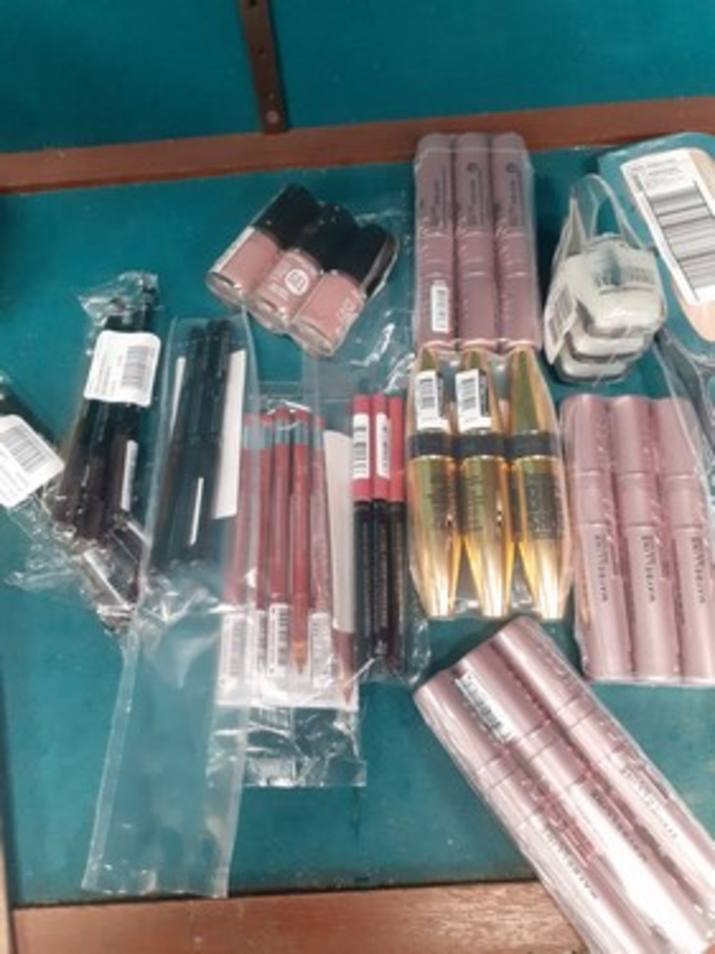 A good quantity of cosmetics by Maybelline, L'Oreal and Rimmel including, mascara, foundation, - Image 3 of 4