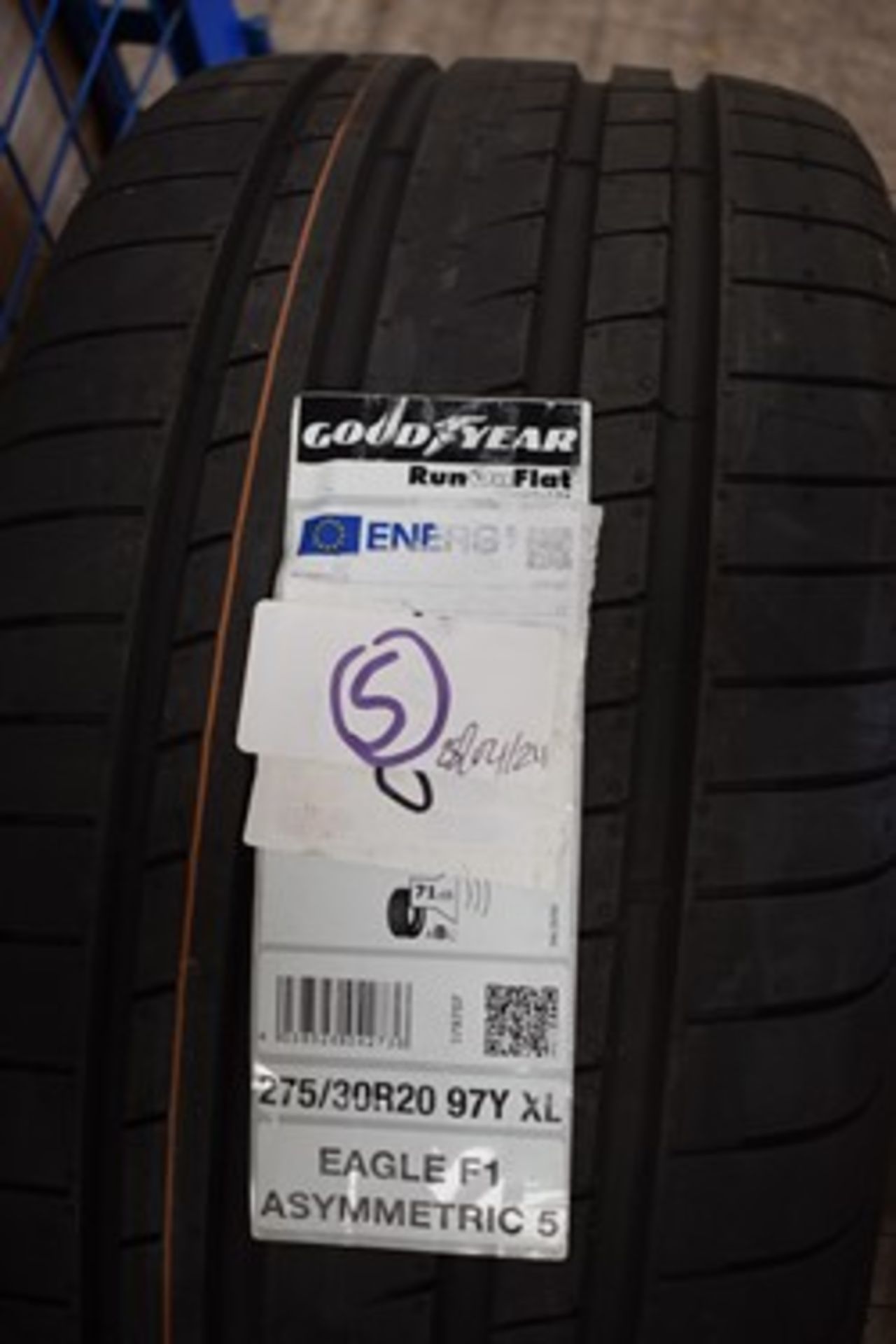 1 x Goodyear Eagle F1 Asymmetric 5 run on flat tyre, size 275/30R20 97Y XL - new with label (cage