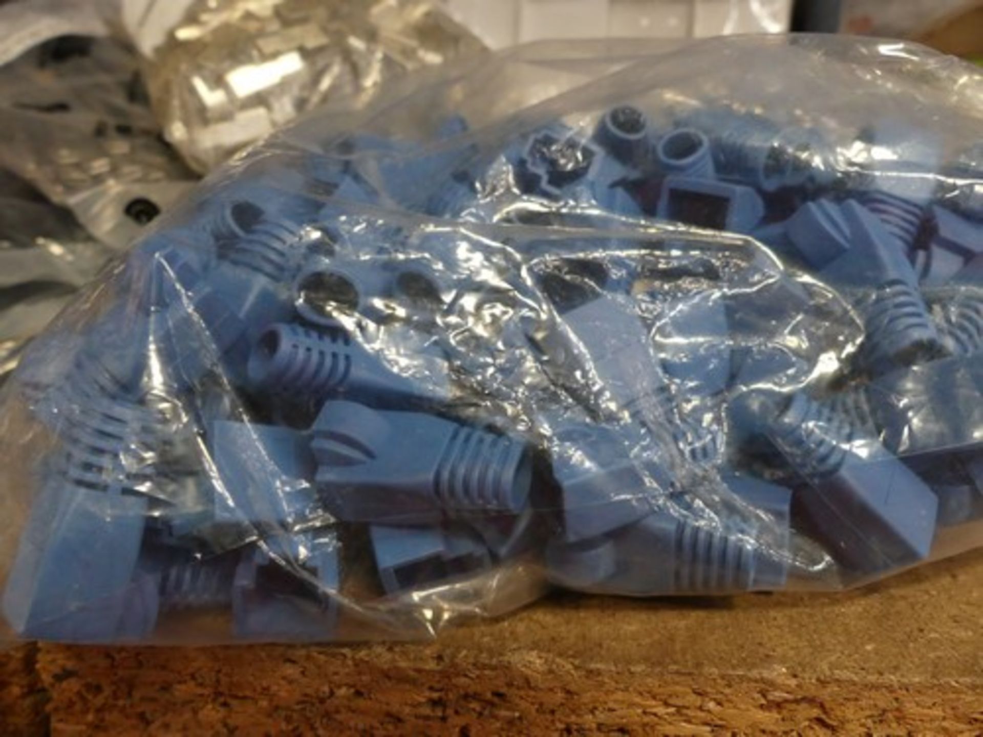 A selection of electrical items, including 10 x Masterplug 4 socket extension leads, assorted - Image 6 of 10