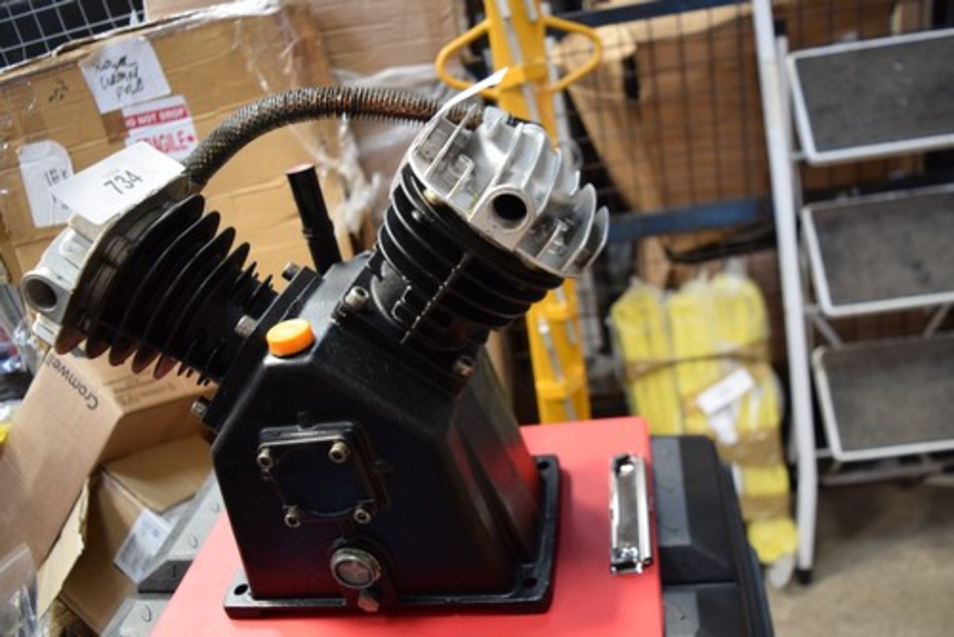 1 x Vee shape 2 cylinder air compressor, maybe reconditioned, no manufacturer's mark - no motor, - Image 2 of 4