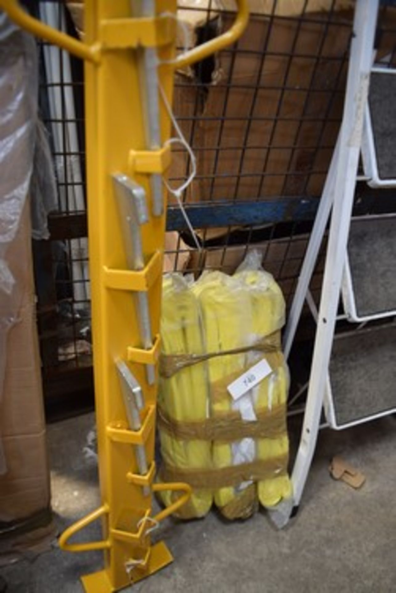 1 x lifting bar with wedge system, note no load capacity signage and 3 x yellow slings, 5m x 3 tonne - Image 4 of 4