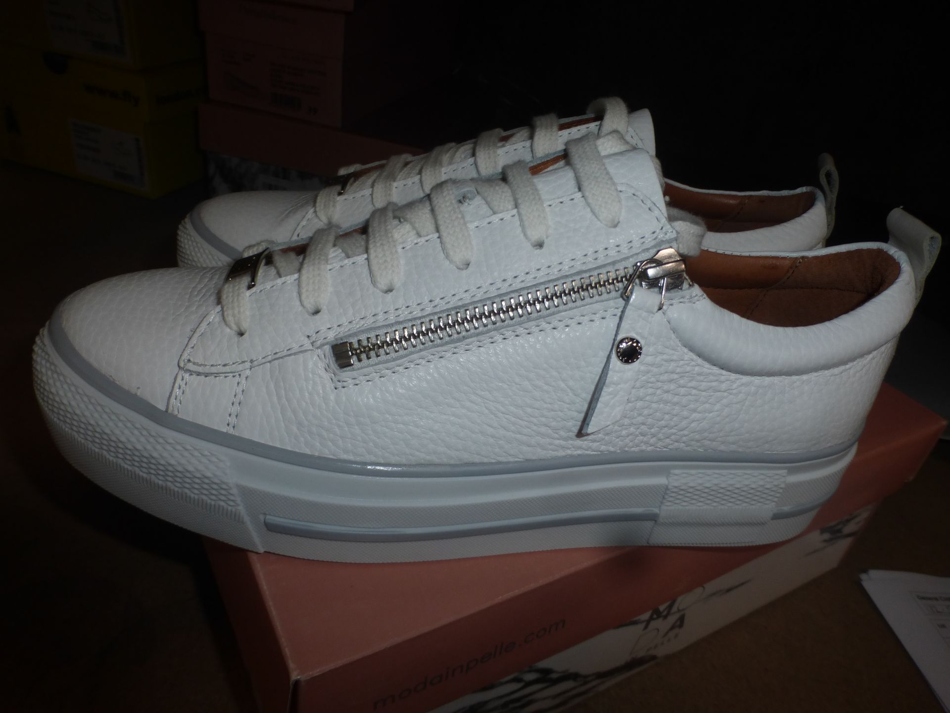 1 x pair of Moda in Pelle, white Filician, leather trainers, size UK6 - new in box (E8B)