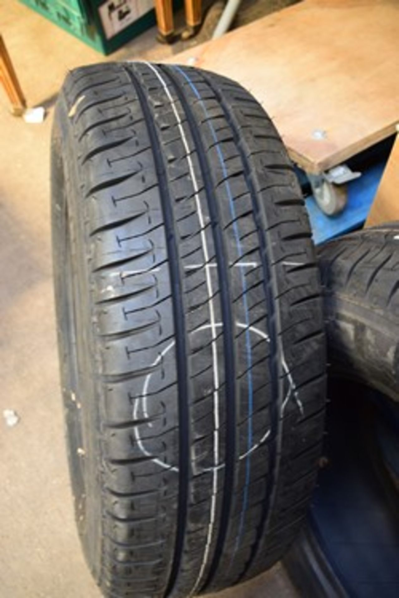 1 x pair of Michelin Agilis + tyres, size 225/65R16C 112/110R TL - circle mark to one tyre - New - Image 2 of 2