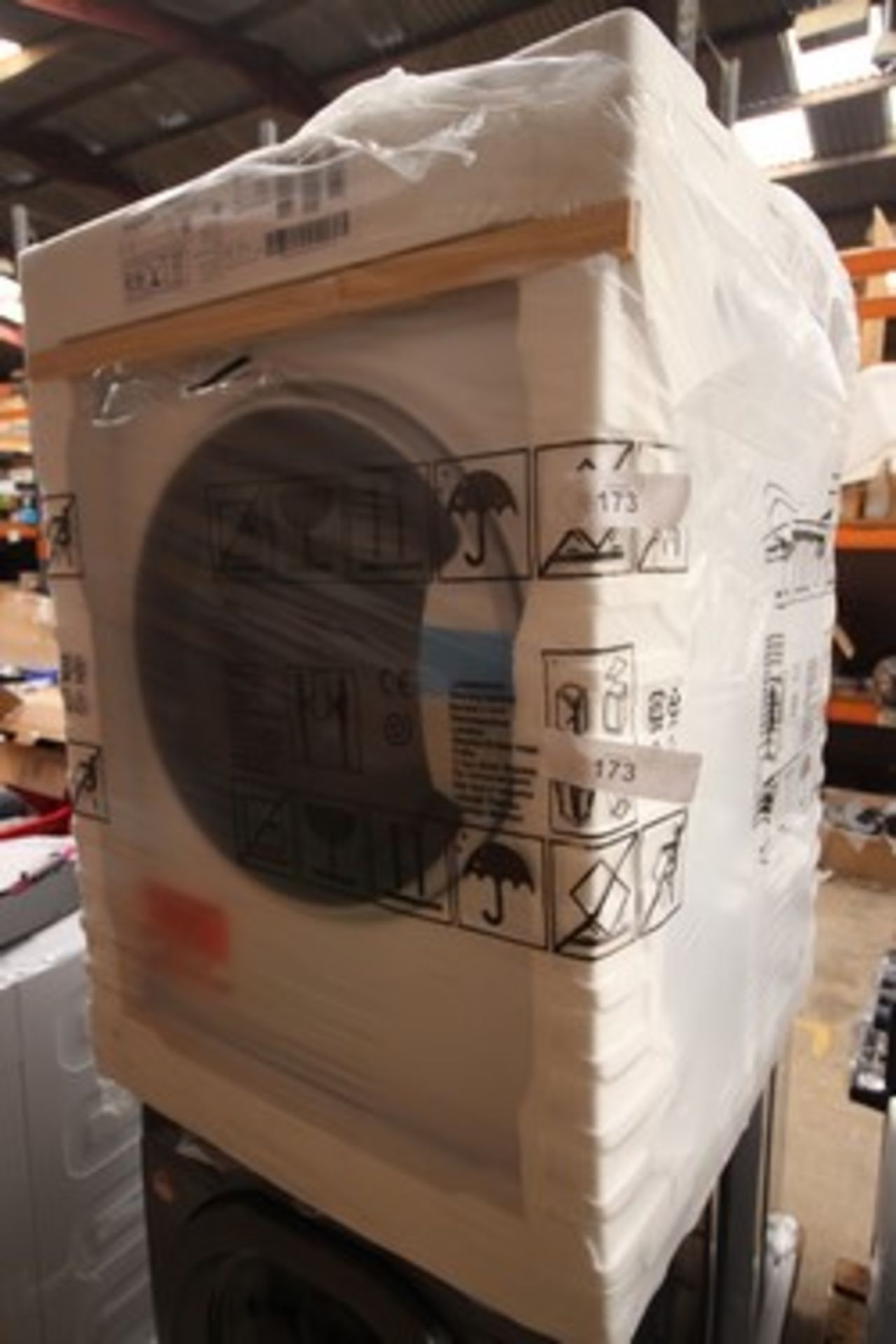 1 x Hotpoint 8kg washing machine, Model NSWE845CWSUKN, 4cm scratch/dent on right side panel - New in