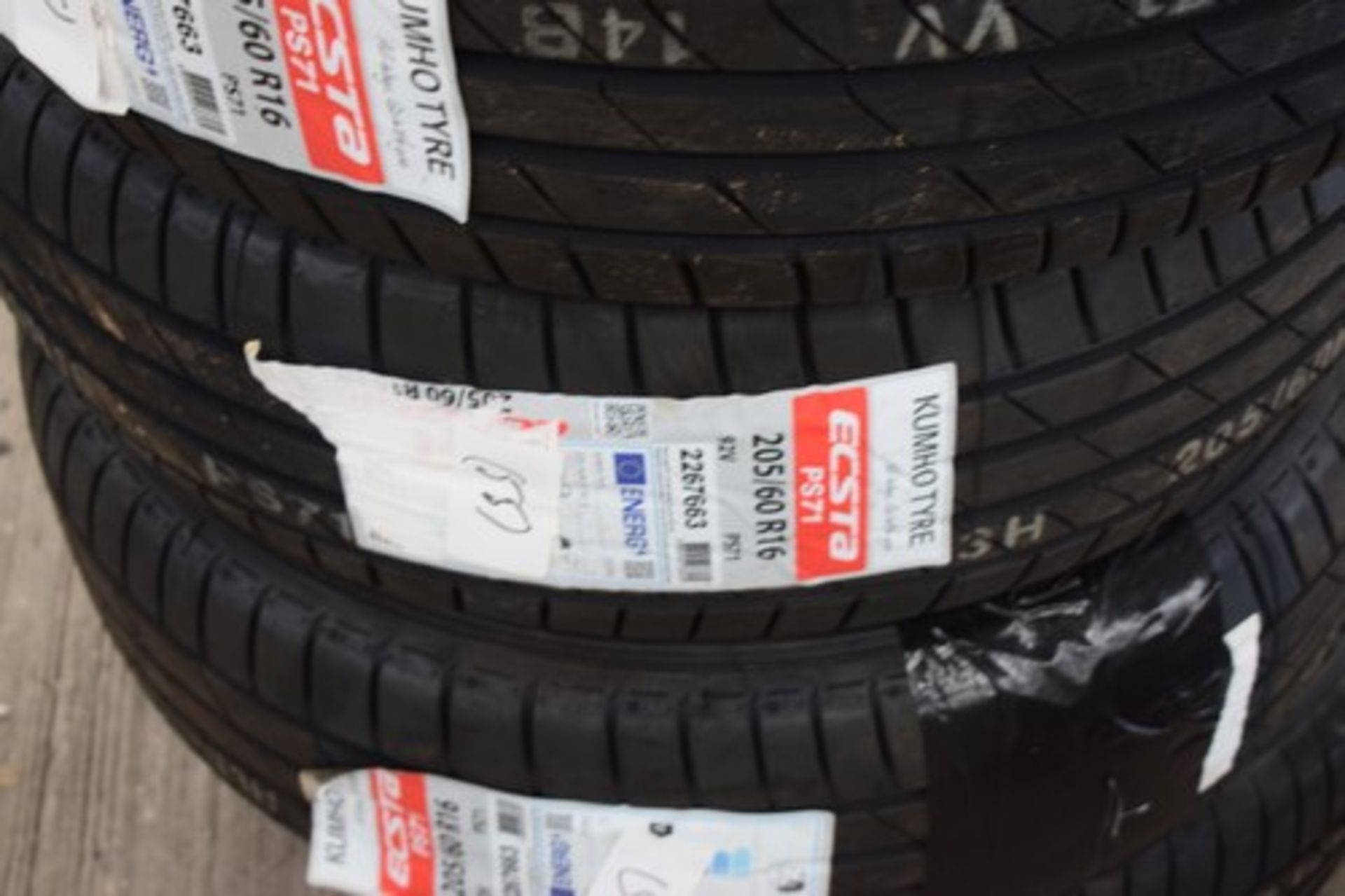 1 x set of 4 x Kumho Ecsta PS71 tyres, size 205/60 R16 92V - new with labels (C5)(55)