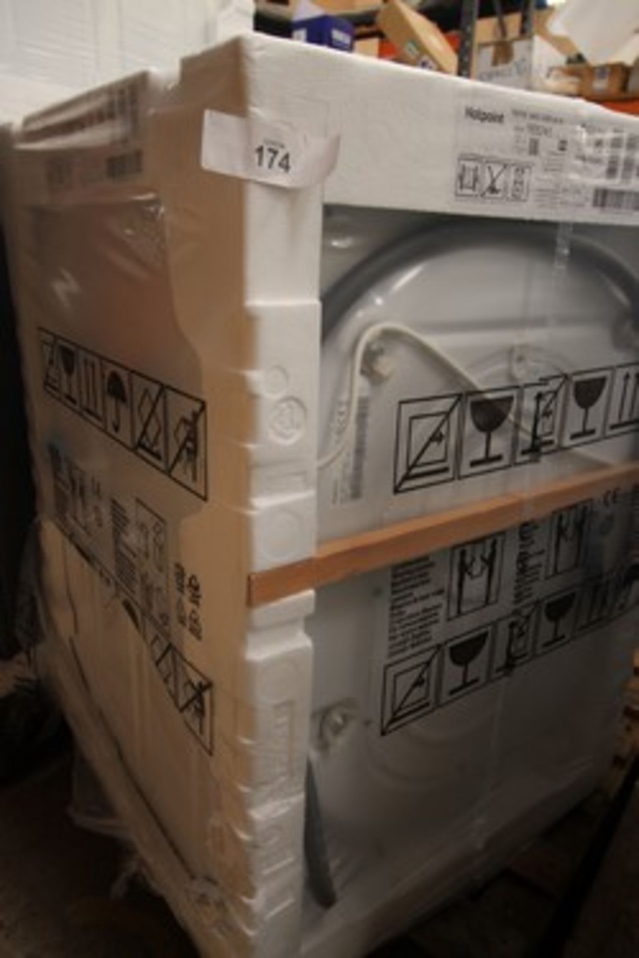 1 x Hotpoint 8kg washing machine, Model NSWE845CWSUKN, 1cm scratch/dent on right side panel - New in