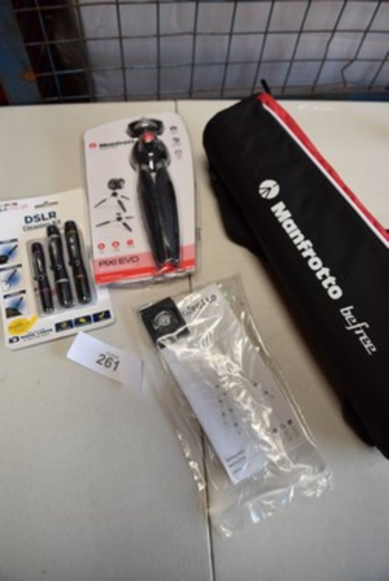 1 x Manfrotto Befree GT Xpro aluminium tripod, in carry bag, item No: MKBFRA4GTXP-BH, together - Image 2 of 4