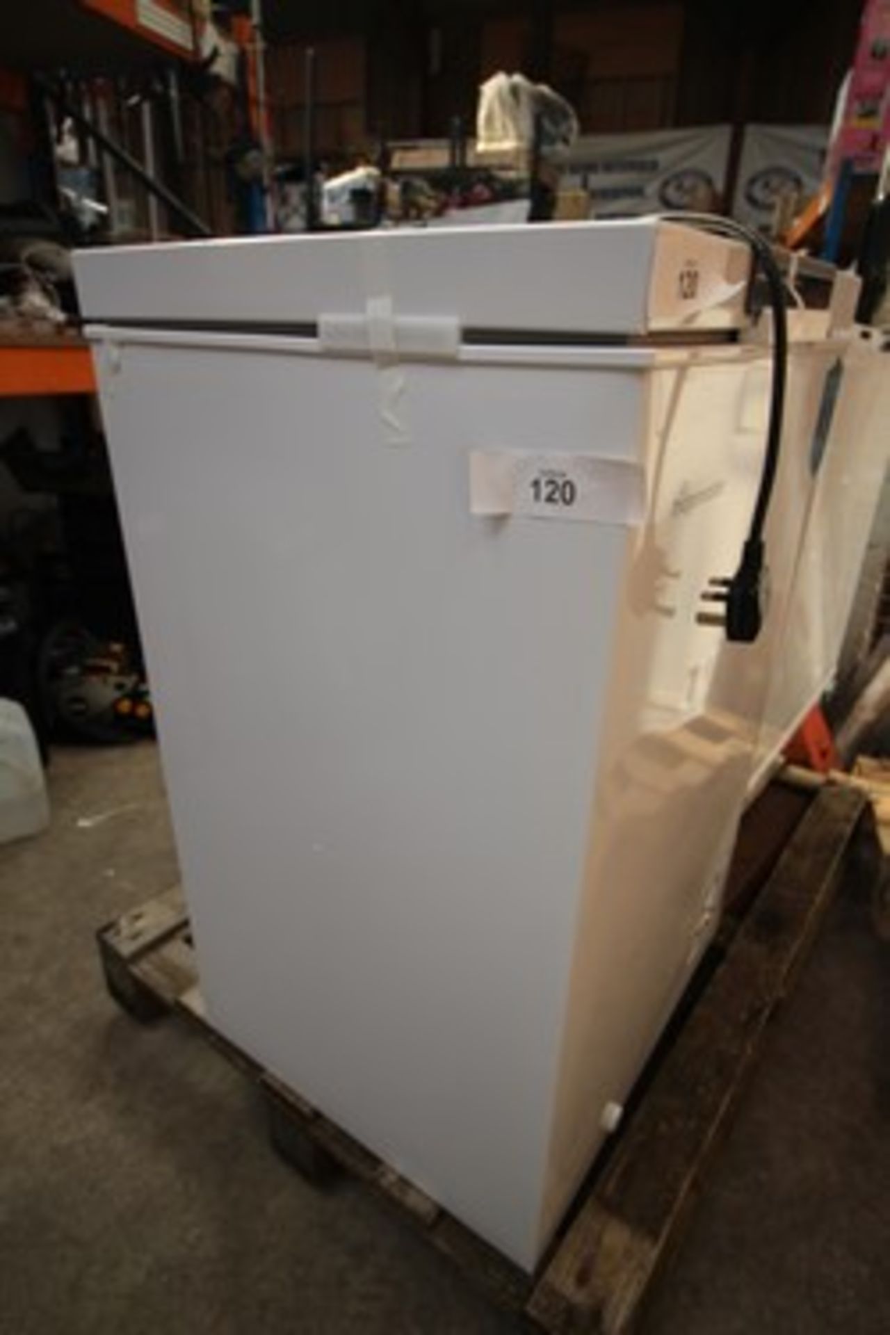 1 x Fridgmaster chest freezer, model No: MFC96E, small dent to front right panel - new (ebay floor) - Image 2 of 4