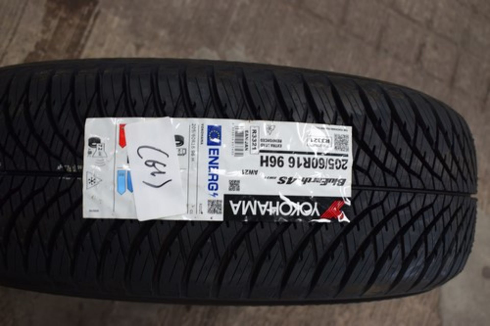 1 x Yokohama Bluearth 4S tyre, size 205/60 R16 96H XL - new with label (C5)(61)