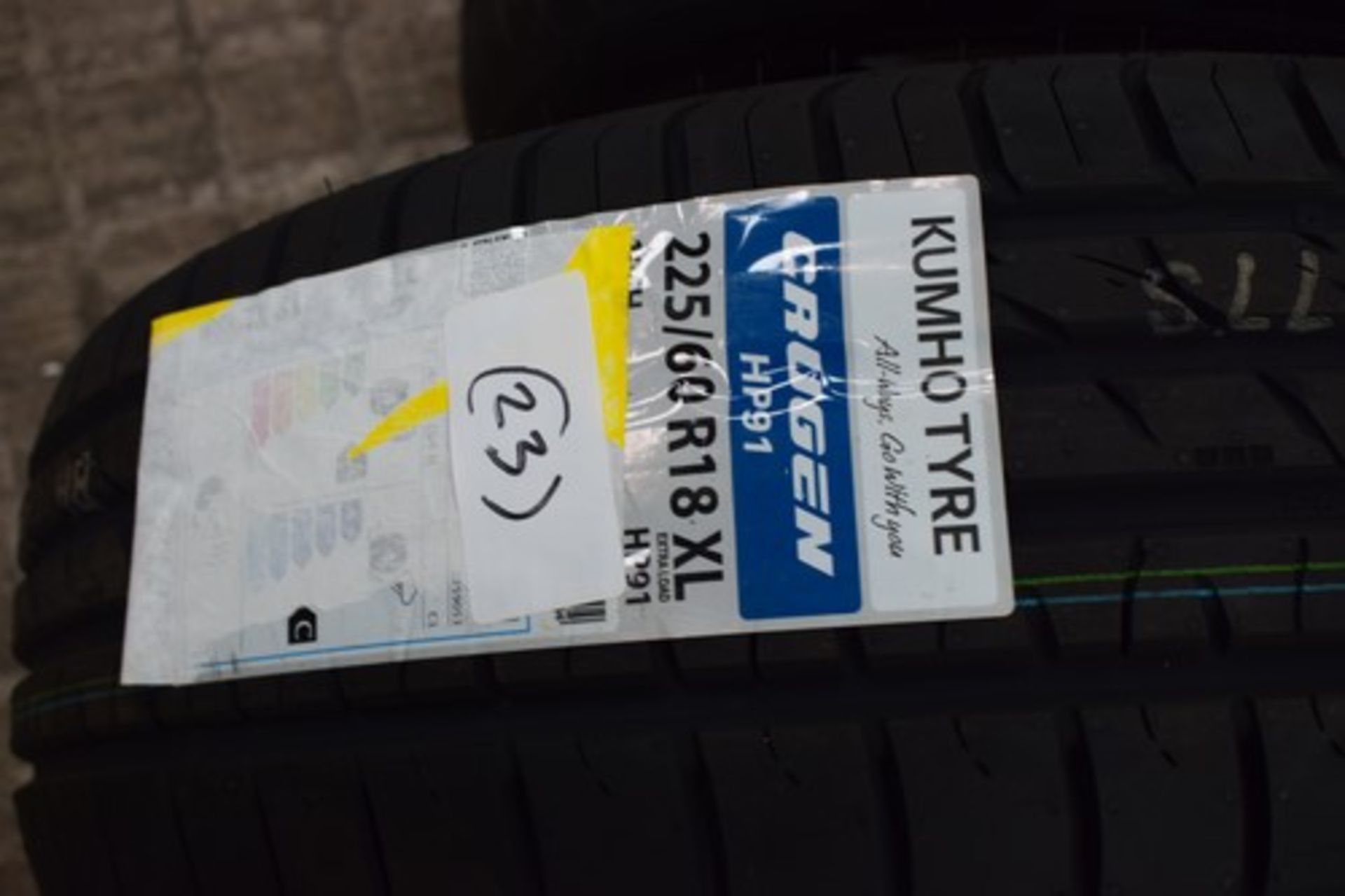 1 x Kumho Crugen HP91 tyre, size 225/60R18 104H XL - new with label (C2)(23)