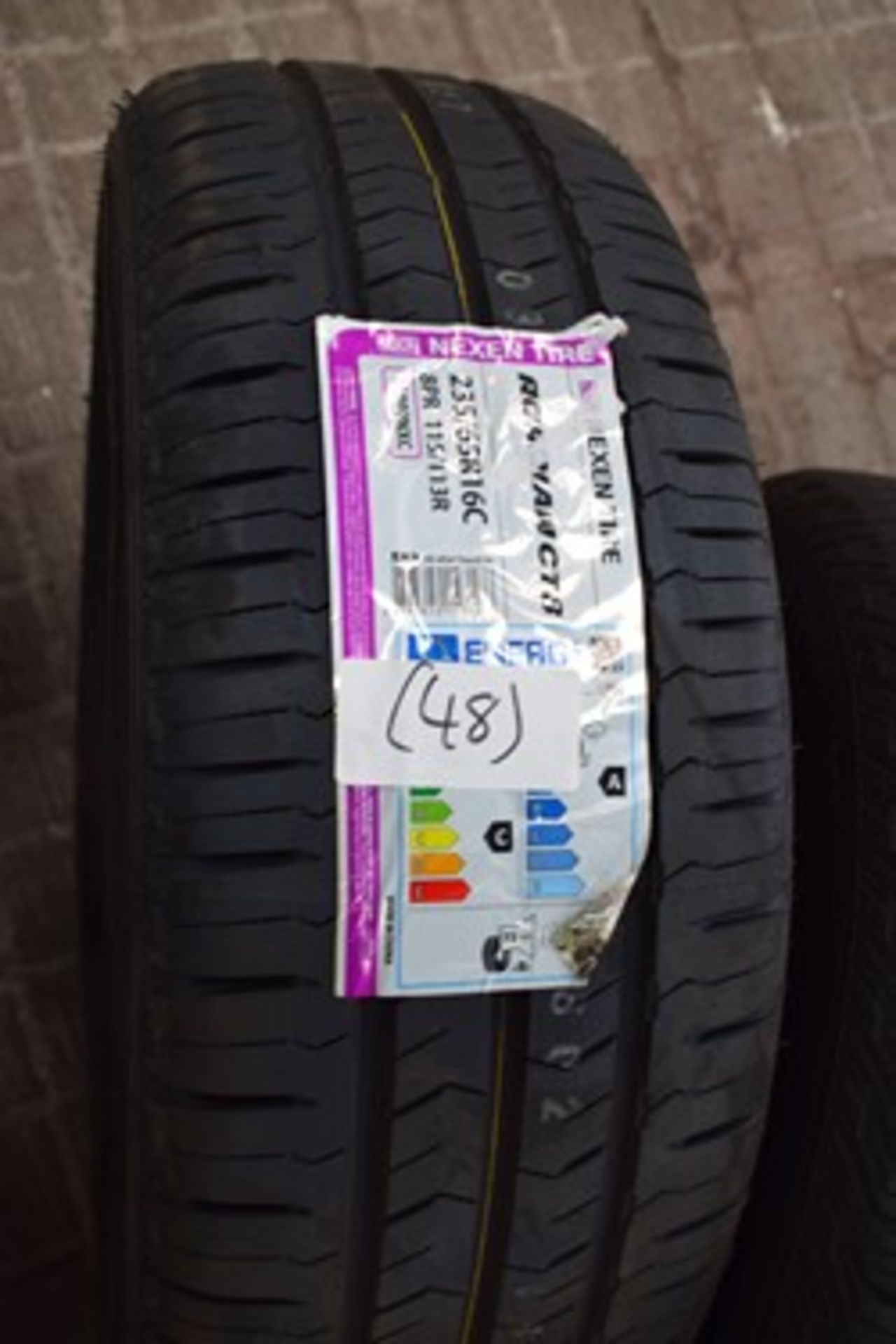 1 x Nexen Roadian CT8 tyre, size 235/65R16C 1115/113R 8PR - new with label (C5)(48)