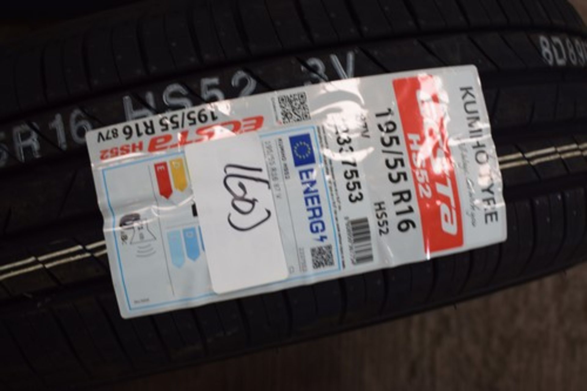 1 x Kumho Ecsta HS52 tyre, size 195/55 R16 87V - new with label (C5)(60)