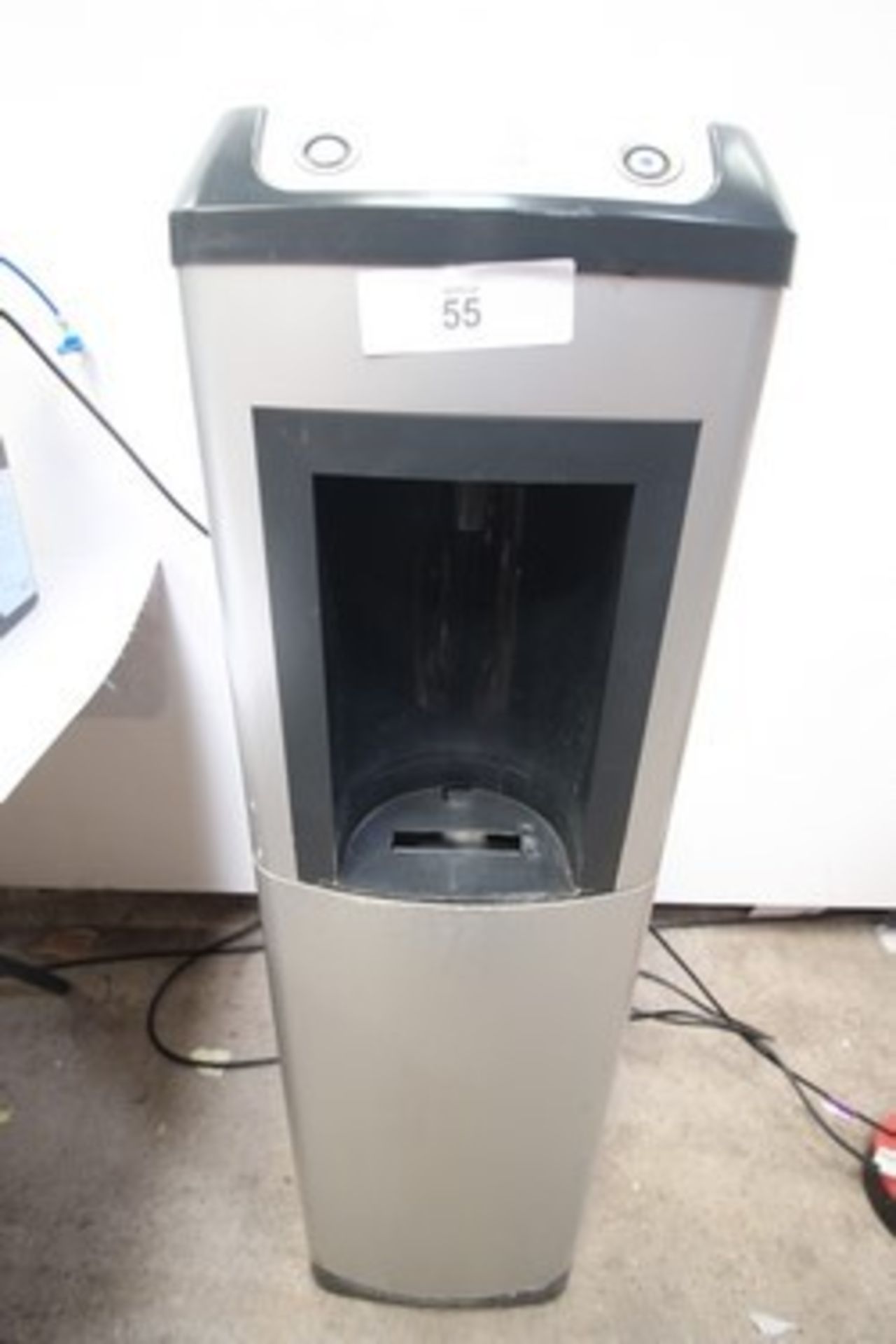 1 x Oasis water cooler, together with 1 x Borg Overstrom water cooler, both power on ok, not tested, - Image 2 of 3