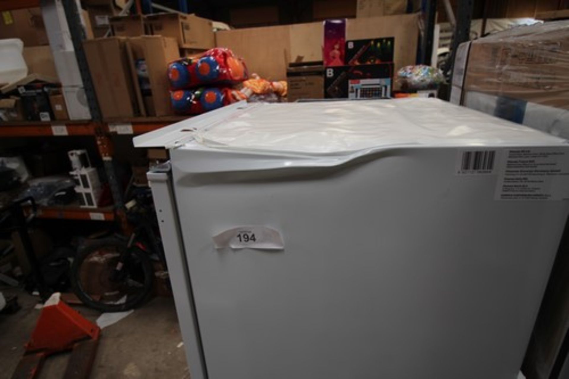 1 x Hisense built in fridge freezer, Model RIB312F4AWE, dented top right corner - New (eBay 10) - Image 3 of 5
