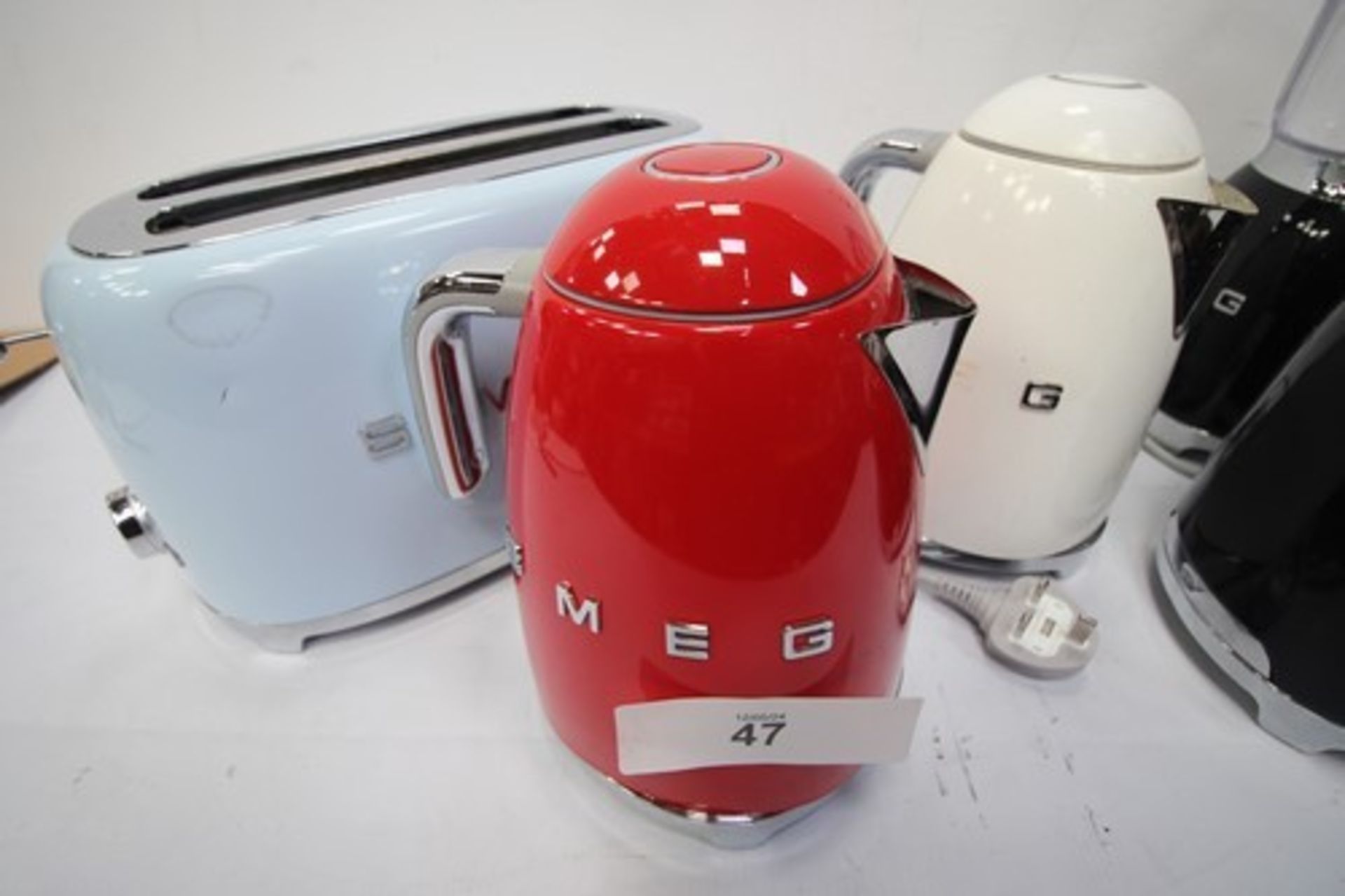 5 x Smeg kitchen appliances, including blender, toaster and kettles, etc., all untested - spares ( - Image 2 of 3