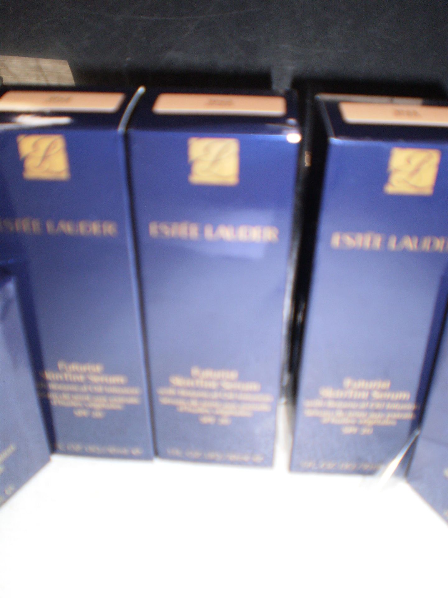 5 x items of Estee Lauder, comprising 3 x 30ml skin tint serum, shade 3N2 wheat and 2 x 12g double
