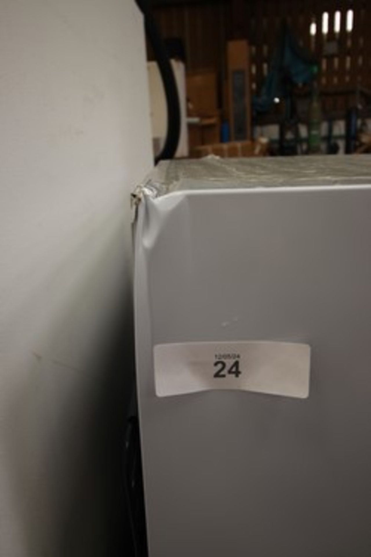 1 x CDA integrated freezer, model No: FW881/4, dented front top panel, dented rear left corner, - Image 3 of 6