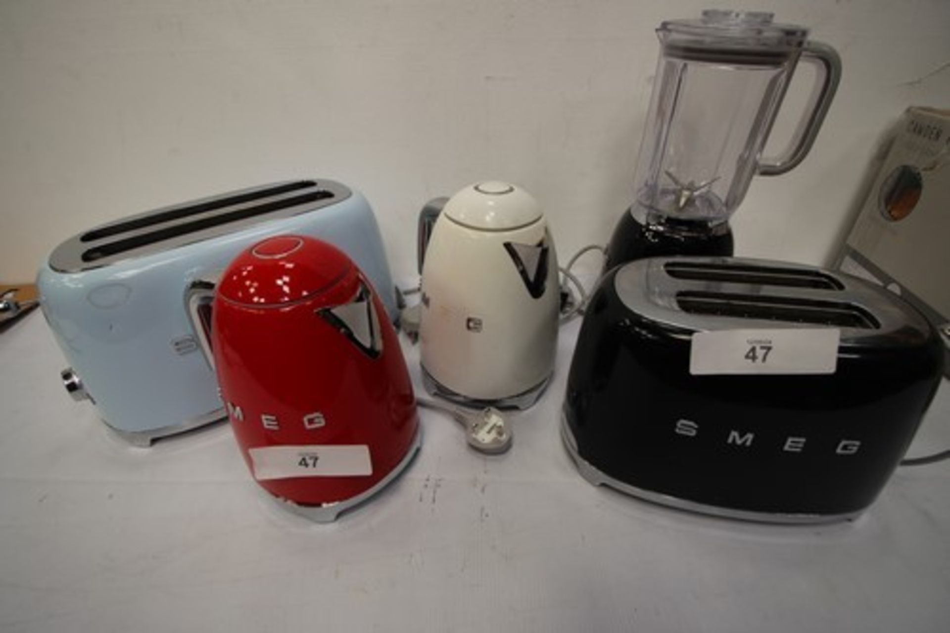 5 x Smeg kitchen appliances, including blender, toaster and kettles, etc., all untested - spares (