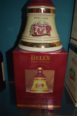 1 x 70cl bottle of Bell's extra-special 8 year-old scotch whisky 1996 Christmas decanter in original