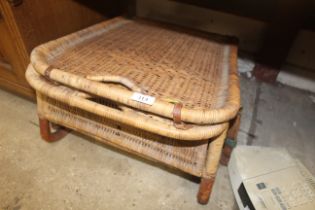 A vintage wicker rattan picnic chair AF