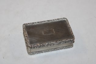 A silver snuff box with gilt interior, Birmingham 1832, makers mark J.B., approx. total weight