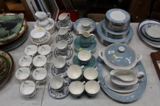 A quantity of various tea and dinnerware to includ