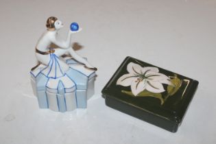 A Moorcroft Pottery "Bermuda Lily" pattern trinket