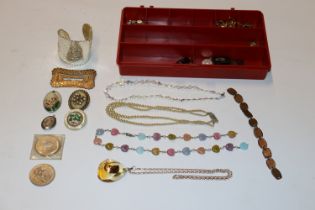 A tray containing various costume jewellery, bead