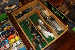 A cutlery tray and contents of various plated flat