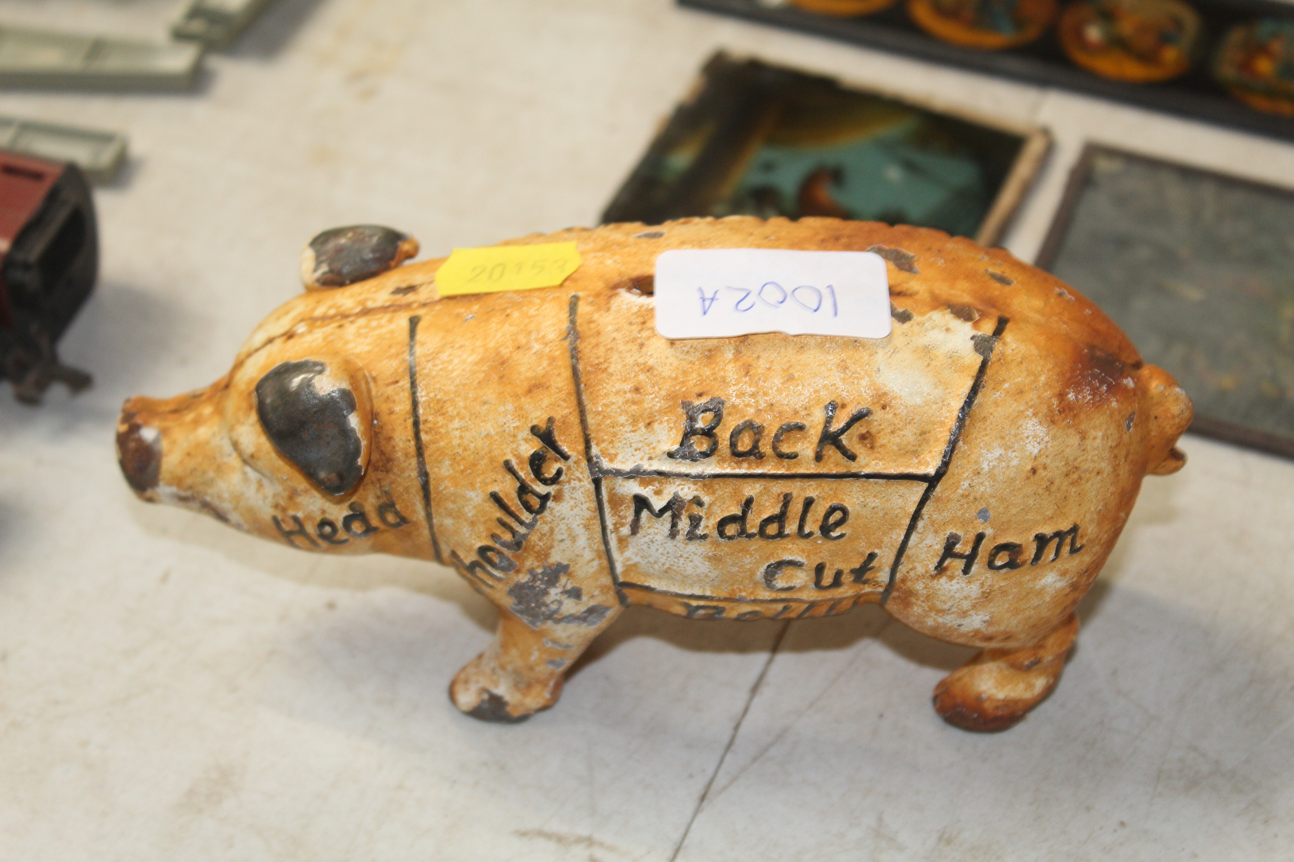 A novelty cast iron money box in the form of a pig - Image 2 of 2