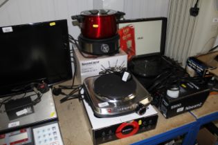 A Sunavo electric hotplate with original box and a