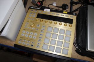 A Native Instruments Maschine Mk II USB control un