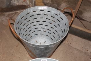 A metal twin handled oyster bucket (23)